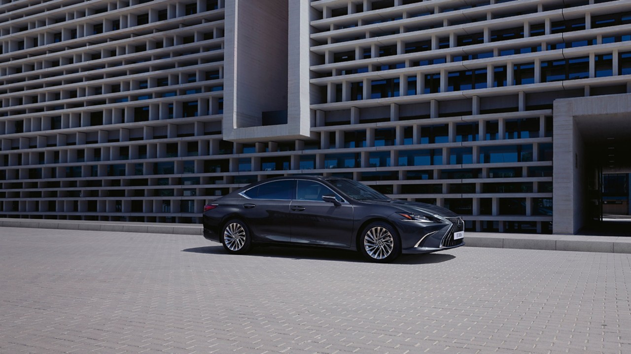 Side view of a parked Lexus ES 300h